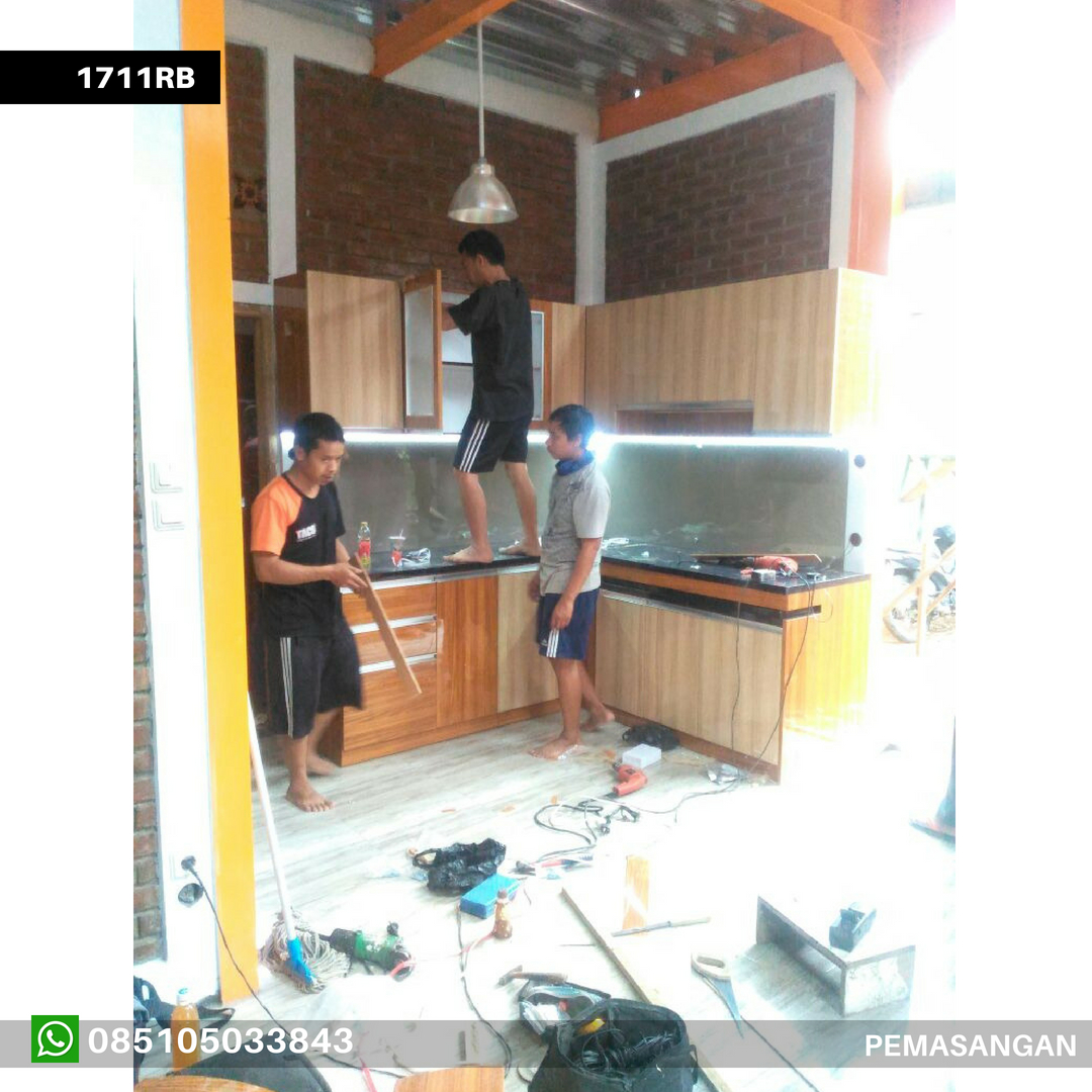 Kitchen Set dengan Meja "Siluman" (1711rb)