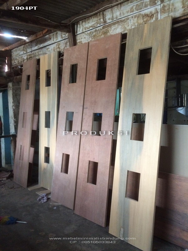 Partisi Pintu Putih Bu Frida 1904PT