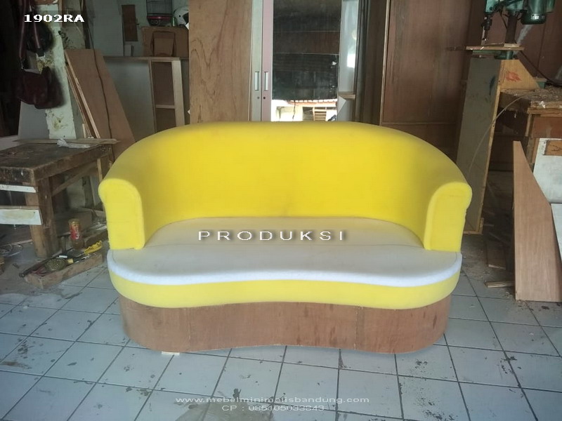 Kursi Sofa Modern Minimalis Pak Halpino 1902RA
