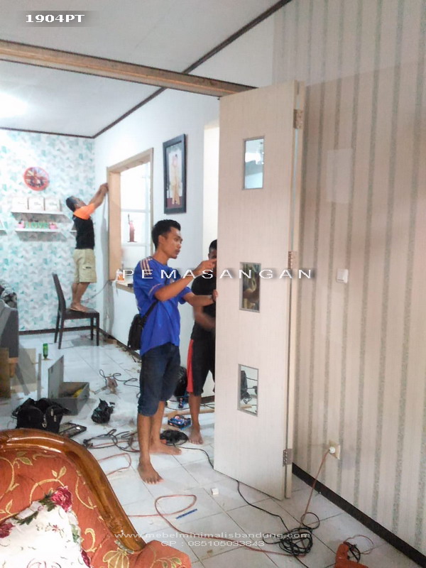 Partisi Pintu Putih Bu Frida 1904PT