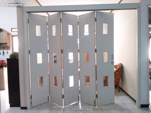 Partisi Pintu Putih Bu Frida 1904PT